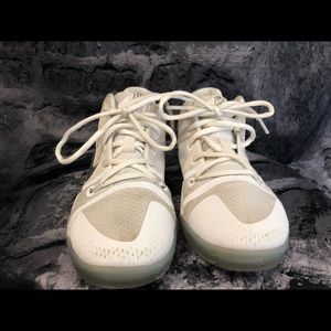 Kyrie basketball shoes